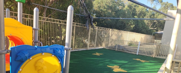 רצפת גומי לחצר גן ילדים בחיפה פרפרים